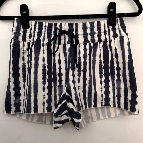 ATHLETA Wave Break Smocked Short- Blue/ White Size X-Small - Picture 2 of 7